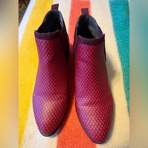 Red rain booties, slip on Chelsea style, size 7.5